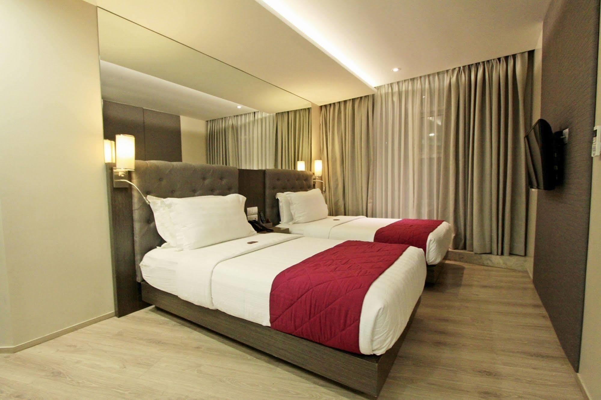 Hotel Xyz Tacloban Kültér fotó